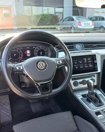 Volkswagen Passat cena 82500 przebieg: 82000, rok produkcji 2018 z Tykocin małe 352